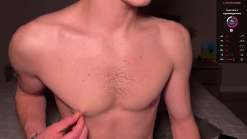 Snapshot of aronyou_win chatting on December 2025 03:41:01 PM Aron and Phil solo online show from December 2025 03:41:01 PM