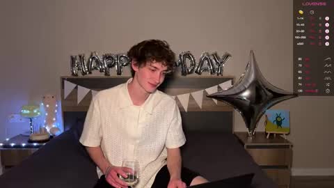 Snapshot of aronyou_win chatting on January 2026 04:11:01 PM Aron and Phil solo online show from January 2026 04:11:01 PM