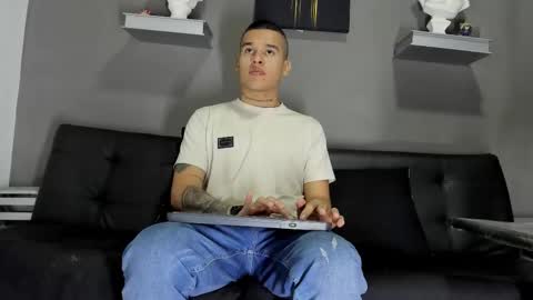 Snapshot of aroon_fit chatting on February 2026 12:00:01 PM AROON HOT online show from February 2026 12:00:01 PM