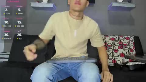 Snapshot of aroon_fit chatting on February 2026 11:47:02 AM AROON HOT online show from February 2026 11:47:02 AM