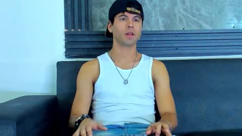 Aroon   online show from January 2026 11:08:02 PM