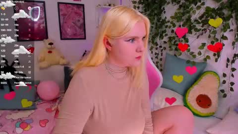 art_lovee_ online show from February 2026 01:34:02 AM