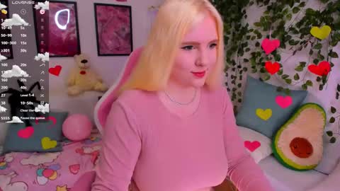 art_lovee_ online show from February 2026 01:28:02 AM