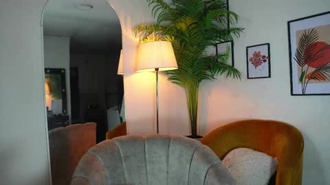 Chloe  online show from February 2025 10:48:02 PM