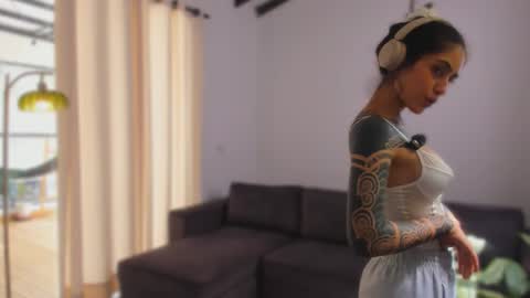 Snapshot of artgea chatting on February 2026 06:44:02 PM Linda independent model artgeea online show from February 2026 06:44:02 PM