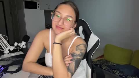 Snapshot of arthurmomaya chatting on February 2026 03:23:02 PM Mia online show from February 2026 03:23:02 PM