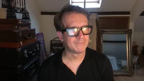 artisterotic online show from November 2025 01:43:01 PM