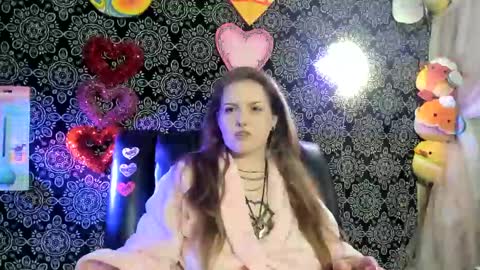 ArtsyHeartsyy online show from March 2025 11:15:01 PM