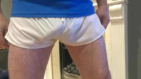 Snapshot of artybee chatting on October 2025 10:27:01 AM artybee online show from October 2025 10:27:01 AM