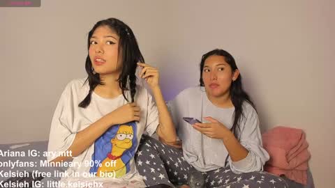 Snapshot of ary_and_kel chatting on December 2024 02:32:01 AM Ariana and Kelsieh online show from December 2024 02:32:01 AM