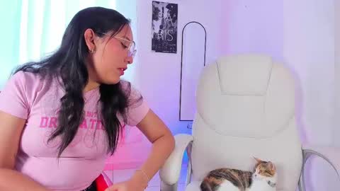 Snapshot of ary_and_kel chatting on February 2025 08:49:02 PM Ariana and Kelsieh online show from February 2025 08:49:02 PM