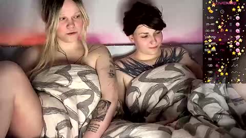 Arya brunett and Cassie blond online show from March 2025 05:18:02 PM