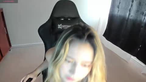 ash_smith1 online show from October 2025 09:37:01 PM