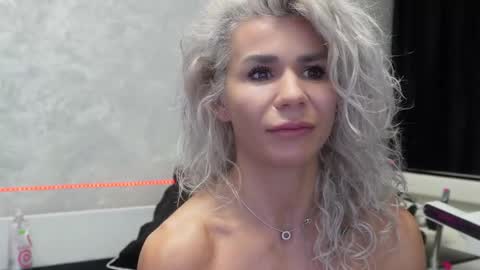 Snapshot of ashadevon_fit chatting on December 2024 06:52:01 AM Asha online show from December 2024 06:52:01 AM