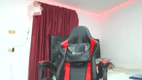 ashelyhots9inches online show from February 2026 09:18:02 PM