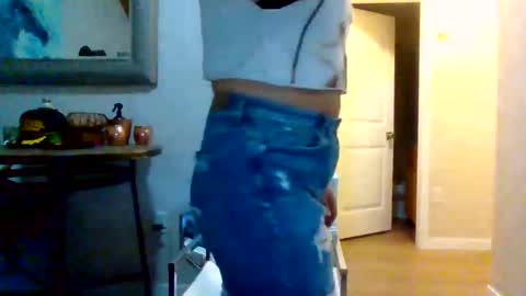 Ashton online show from November 2025 08:25:02 AM