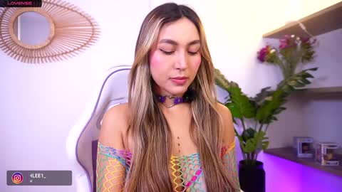 Nay online show from October 2025 05:13:02 PM