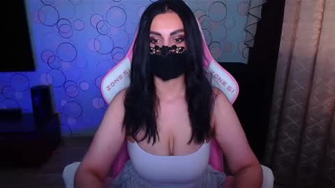   Yasmina   online show from November 2025 04:33:01 AM