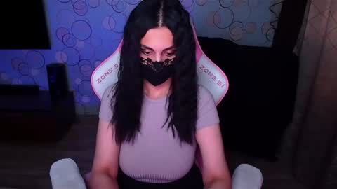   Yasmina   online show from November 2025 07:22:02 AM