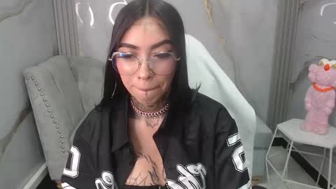 ashley_blum_v online show from October 2025 01:01:01 PM