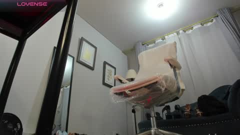 Snapshot of ashley_leon_ chatting on January 2025 12:03:02 PM ashley_leon_ online show from January 2025 12:03:02 PM