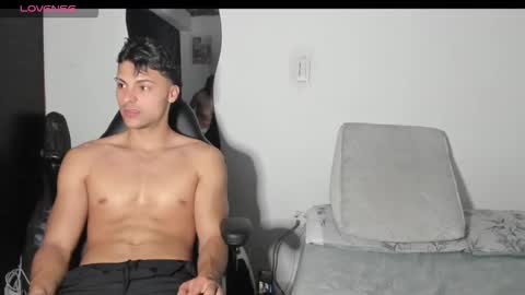 Snapshot of ashleyandtyler chatting on October 2025 01:13:02 AM ASHLEY AND TYLER online show from October 2025 01:13:02 AM