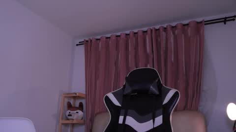 Ashley Lauren online show from November 2025 09:42:02 AM