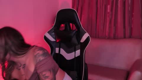 Ashley Lauren online show from December 2025 04:17:01 AM