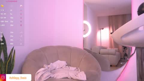Snapshot of ashleyyfox_ chatting on February 2025 04:04:02 AM Ashley Fox online show from February 2025 04:04:02 AM