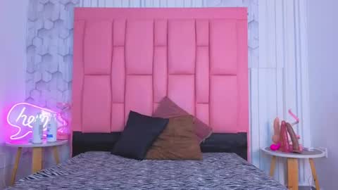 ashlleyray online show from June 2026 07:11:01 PM