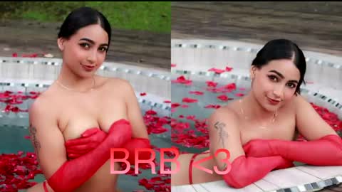 Ashly Rouxx online show from May 2026 01:02:04 AM