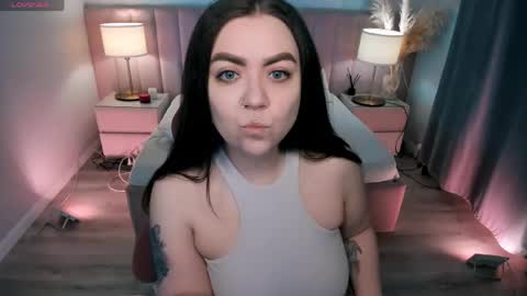 Snapshot of ashton_heidi chatting on May 2026 11:43:02 PM Your girlfriend online show from May 2026 11:43:02 PM