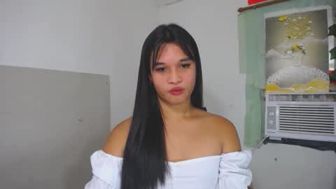 Snapshot of asian_yannie chatting on October 2025 11:03:02 PM Yan online show from October 2025 11:03:02 PM