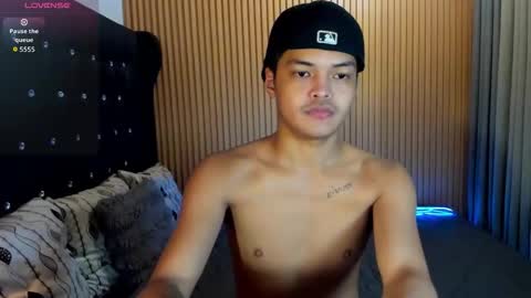 Snapshot of asianhugescott chatting on December 2025 03:50:02 PM VICTORIA SCOTT online show from December 2025 03:50:02 PM