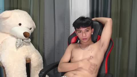 Snapshot of asianhunk_zam chatting on December 2024 01:44:01 PM Zam online show from December 2024 01:44:01 PM