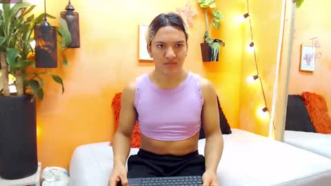 Snapshot of aslyhernandez chatting on December 2024 11:15:01 AM ASLY online show from December 2024 11:15:01 AM