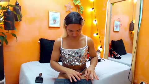 Snapshot of aslyhernandez chatting on December 2024 11:29:01 AM ASLY online show from December 2024 11:29:01 AM