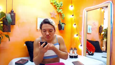 Snapshot of aslyhernandez chatting on December 2024 11:22:02 AM ASLY online show from December 2024 11:22:02 AM