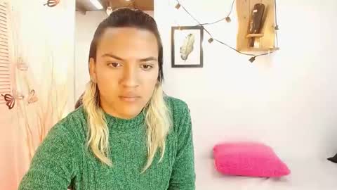 Snapshot of aslyhernandez chatting on January 2025 11:41:01 AM ASLY online show from January 2025 11:41:01 AM