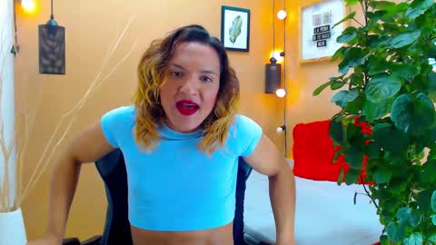 Snapshot of aslyhernandez chatting on September 2025 12:06:01 PM ASLY online show from September 2025 12:06:01 PM