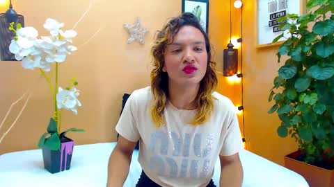 Snapshot of aslyhernandez chatting on October 2025 12:17:01 PM ASLY online show from October 2025 12:17:01 PM