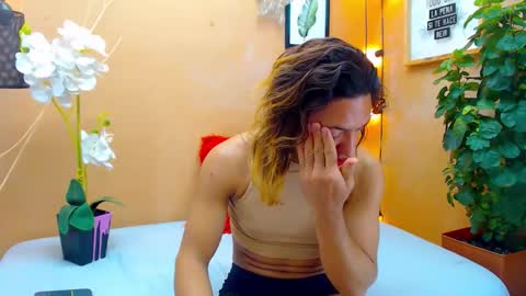 Snapshot of aslyhernandez chatting on October 2025 01:12:02 PM ASLY online show from October 2025 01:12:02 PM