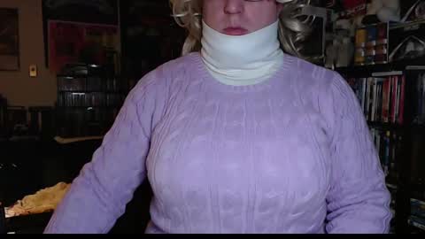 Snapshot of aspen_vale chatting on December 2024 10:45:01 PM Aspen Vale online show from December 2024 10:45:01 PM