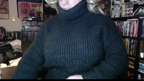 Snapshot of aspen_vale chatting on December 2024 01:47:02 AM Aspen Vale online show from December 2024 01:47:02 AM