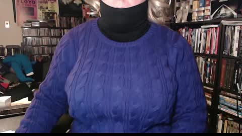 Snapshot of aspen_vale chatting on December 2024 10:12:01 PM Aspen Vale online show from December 2024 10:12:01 PM