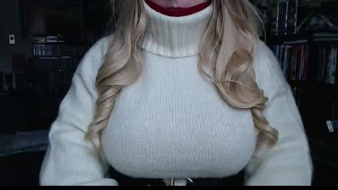 Snapshot of aspen_vale chatting on January 2025 07:15:01 PM Aspen Vale online show from January 2025 07:15:01 PM