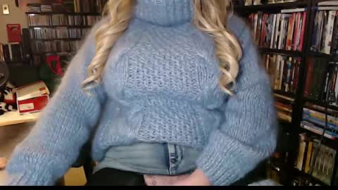 Snapshot of aspen_vale chatting on February 2025 11:53:02 PM Aspen Vale online show from February 2025 11:53:02 PM