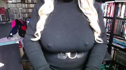 Snapshot of aspen_vale chatting on September 2025 10:01:02 PM Aspen Vale online show from September 2025 10:01:02 PM