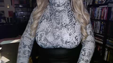 Snapshot of aspen_vale chatting on September 2025 02:27:01 AM Aspen Vale online show from September 2025 02:27:01 AM