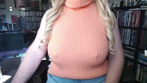 Snapshot of aspen_vale chatting on September 2025 07:41:02 PM Aspen Vale online show from September 2025 07:41:02 PM